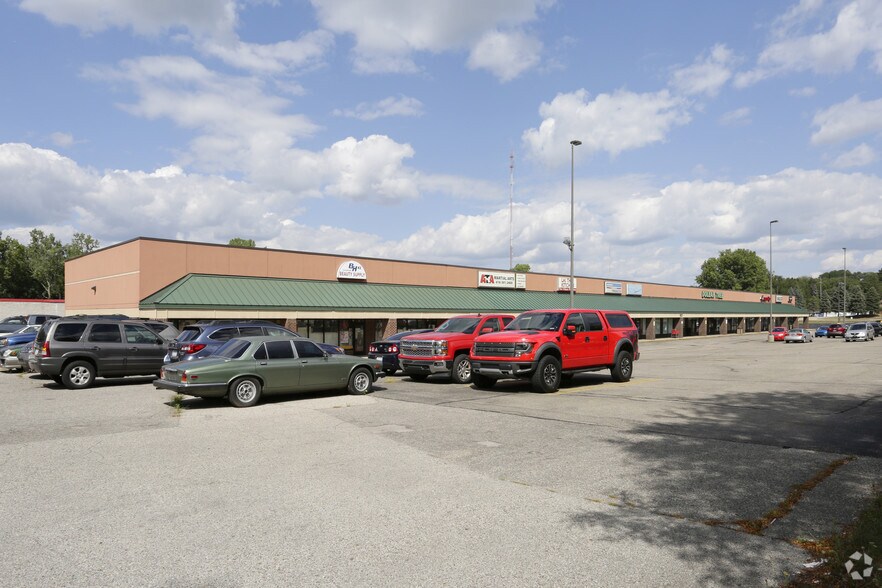 More Photos Of 1621 Leonard St NE, Grand Rapids Freestanding For Lease