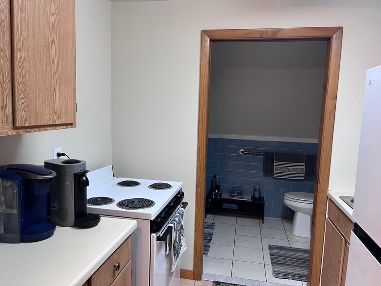 More Photos Of 623 Post Rd, Warwick Office For Sale