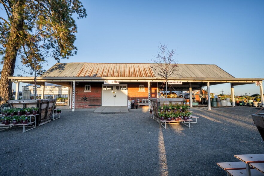 More Photos Of 1355 N Barlow St, Cornelius Winery Vineyard For Sale