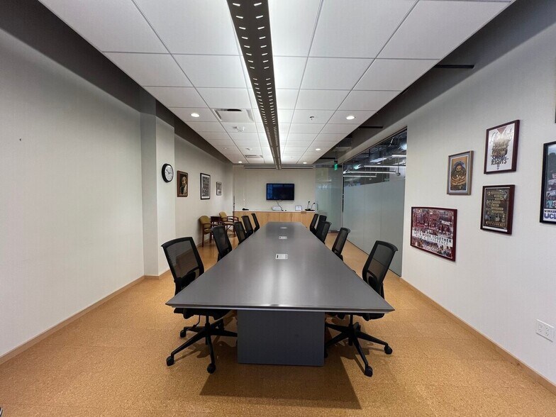 More Photos Of 3220 Winona Ave, Burbank Research And Development For Lease