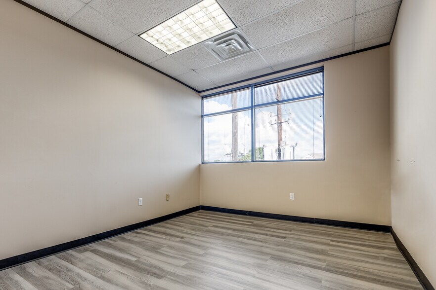 More Photos Of 14521 Old Katy Rd, Houston Unknown For Lease