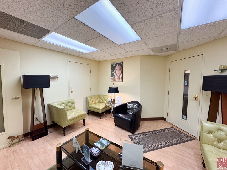 More Photos Of 687 Straits Tpke, Middlebury Medical For Lease