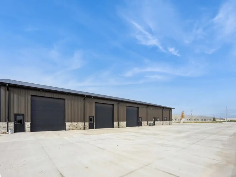 More Photos Of 1911 NE 58th Ave, Des Moines Industrial For Sale