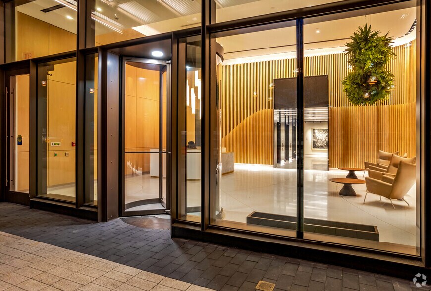 More Photos Of 1001 Water St, Tampa Office For Lease