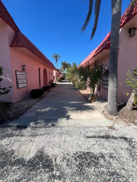 More Photos Of 6449 38th Ave, Saint Petersburg Medical For Lease