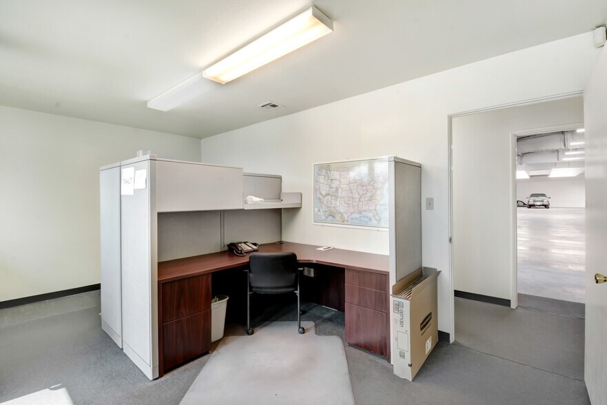 More Photos Of 2221 S Dupont Dr, Anaheim Warehouse For Sale