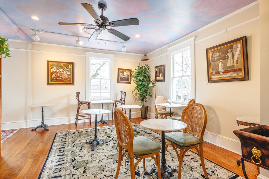 More Photos Of 9 W 43rd St, Savannah Office For Lease