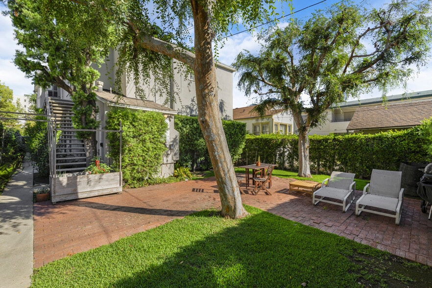 More Photos Of 2440 Arizona Ave, Santa Monica Apartments For Sale