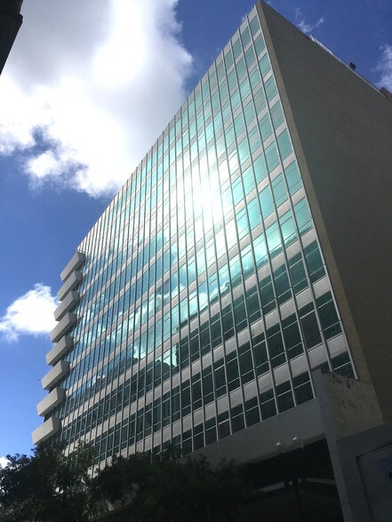 More Photos Of 14 NE 1st Ave, Miami Office For Sale