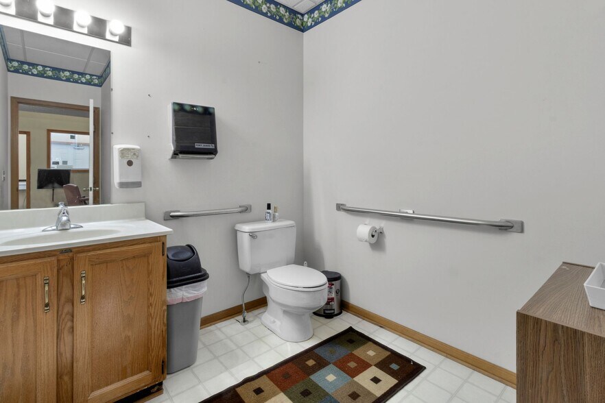 More Photos Of 1105 W Main St, Greenfield Office For Sale