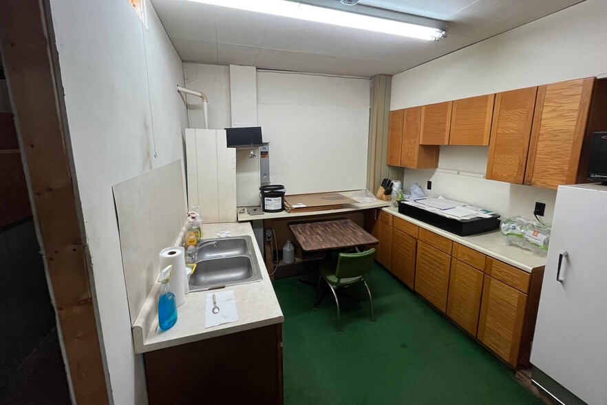 More Photos Of 119 North St, Burlington Flex For Sale