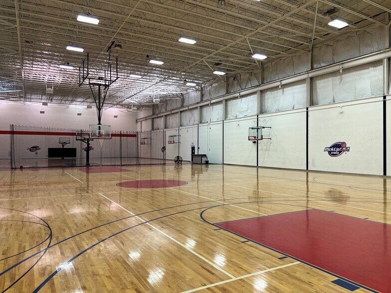 More Photos Of 8100 Tyler Blvd, Mentor Warehouse For Lease