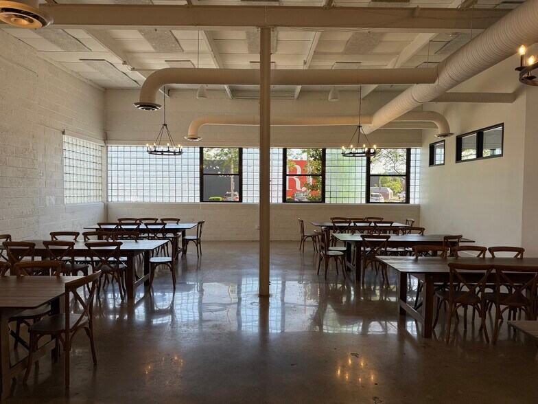 More Photos Of 600 E Ohio St, Indianapolis Storefront Retail Office For Lease