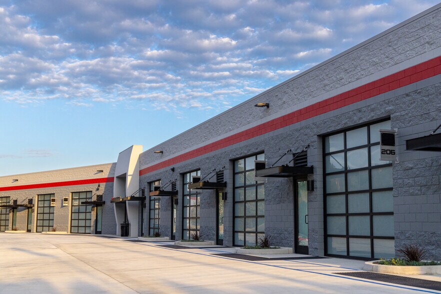 More Photos Of 23823 Ventura Blvd, Calabasas Warehouse For Sale