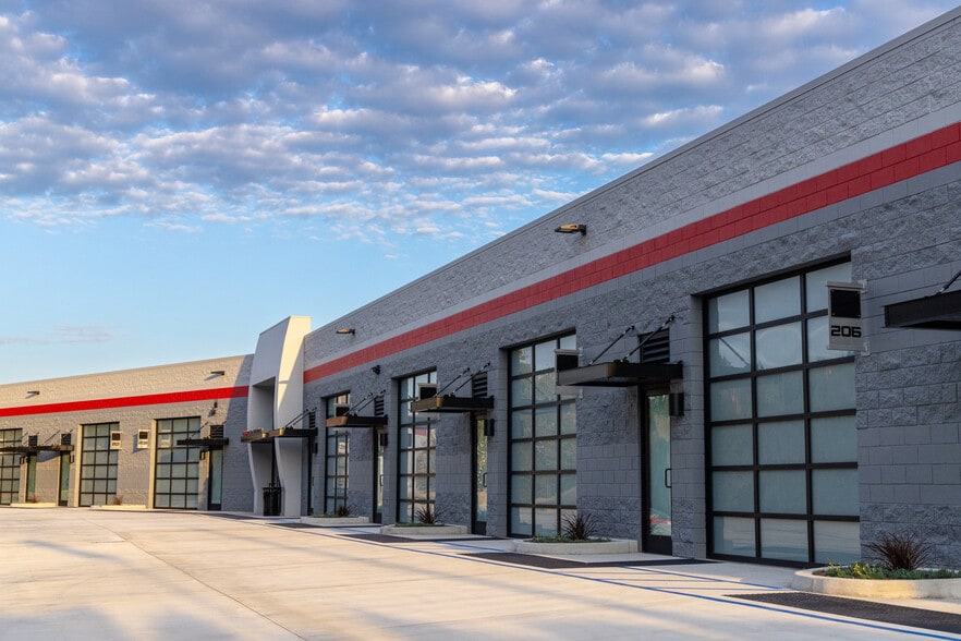 More Photos Of 23823 Ventura Blvd, Calabasas Warehouse For Sale