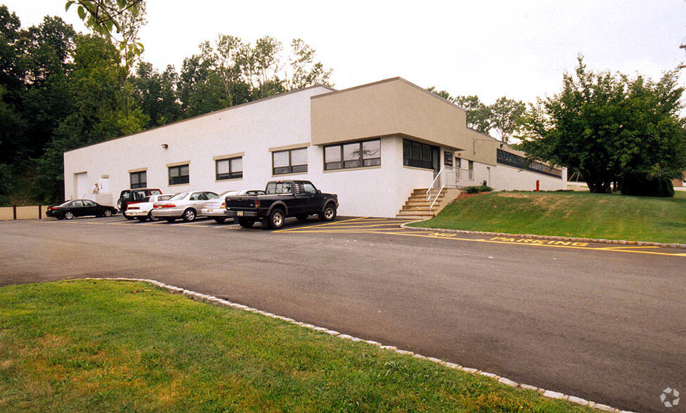 Primary Photo Of 107 Commerce Rd, Cedar Grove Manufacturing For Lease