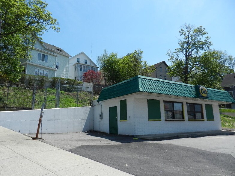 More Photos Of 835 N Main St, Fall River General Retail For Sale