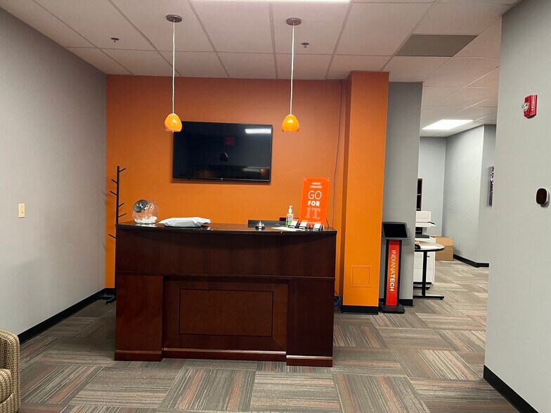 More Photos Of 10765 Lantern Rd, Fishers Office For Lease
