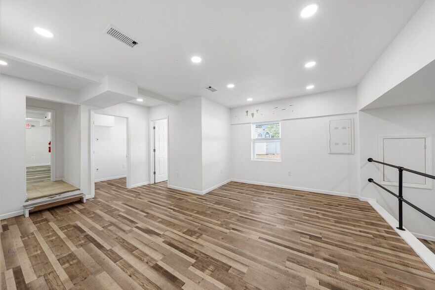 More Photos Of 40 Amboy Rd, Old Bridge Flex For Sale