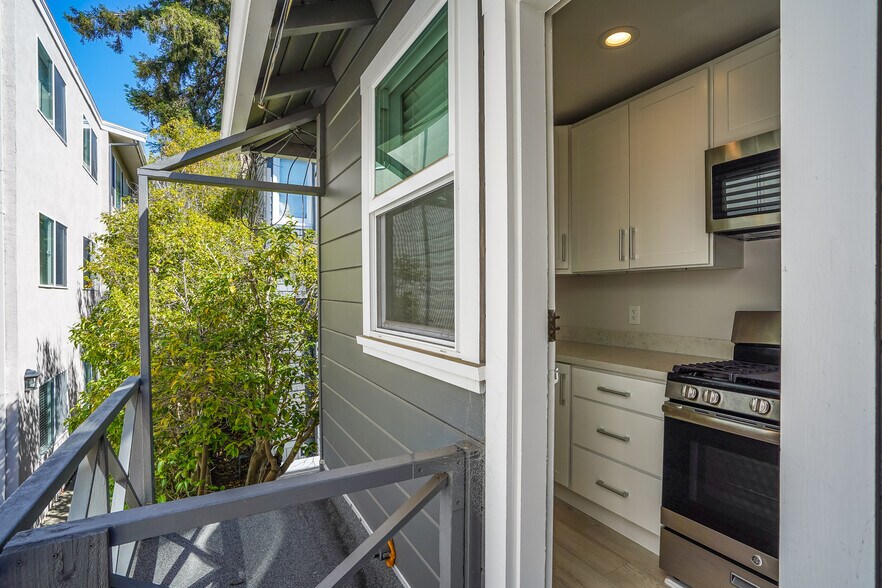 More Photos Of 1124 Douglas Ave, Burlingame Apartments For Sale