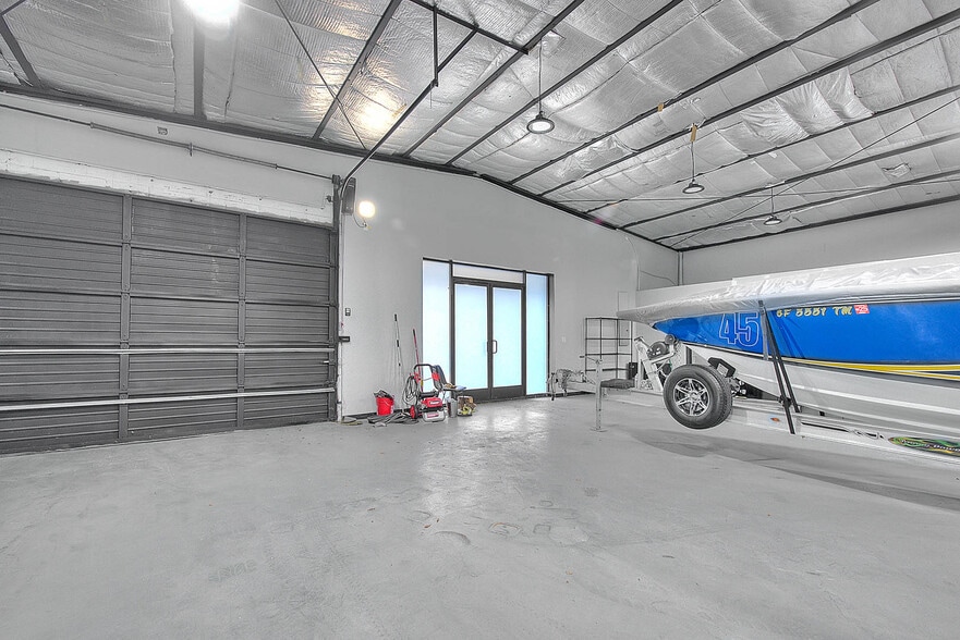 More Photos Of 6840-6842 Hayvenhurst Ave, Van Nuys Distribution For Sale