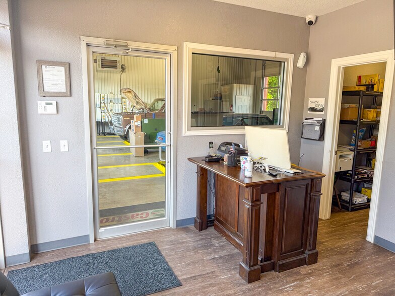 More Photos Of 304 E Wilson St, Valliant Office For Sale