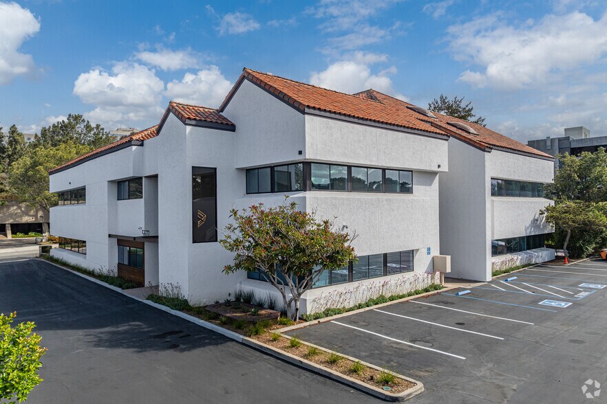 More Photos Of 5677 Oberlin Dr, San Diego Office For Sale