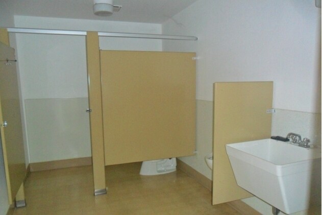 More Photos Of 3971 Durock Rd, Shingle Springs Showroom For Lease