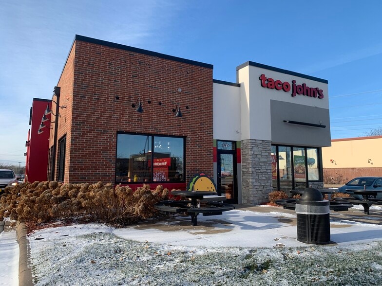 Primary Photo Of 5910 N Neal Ave, Oak Park Heights Fast Food For Sale
