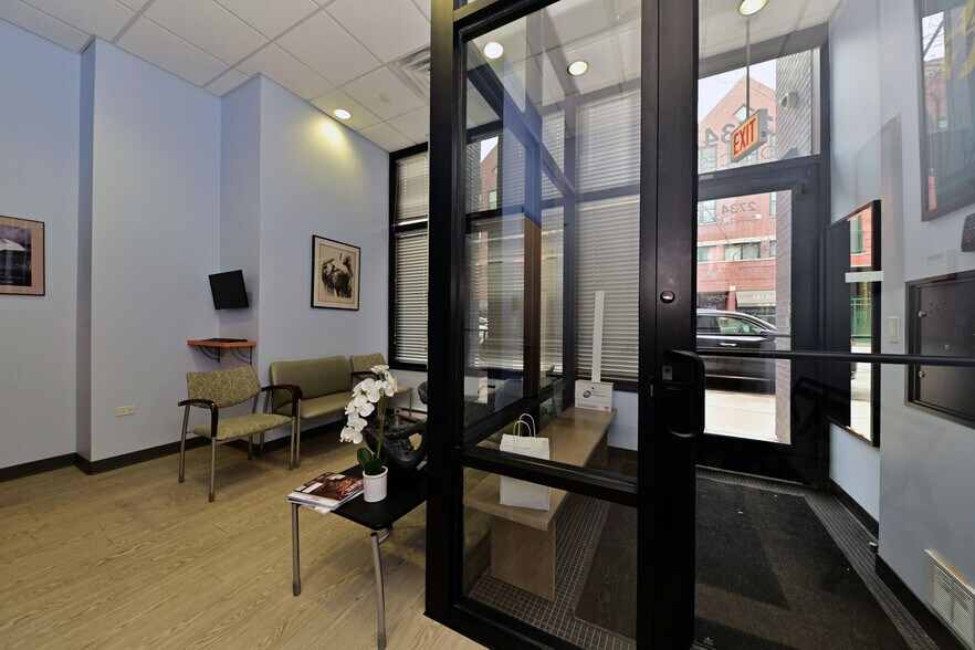 Primary Photo Of 2734 N Lincoln Ave, Chicago Office Residential For Lease