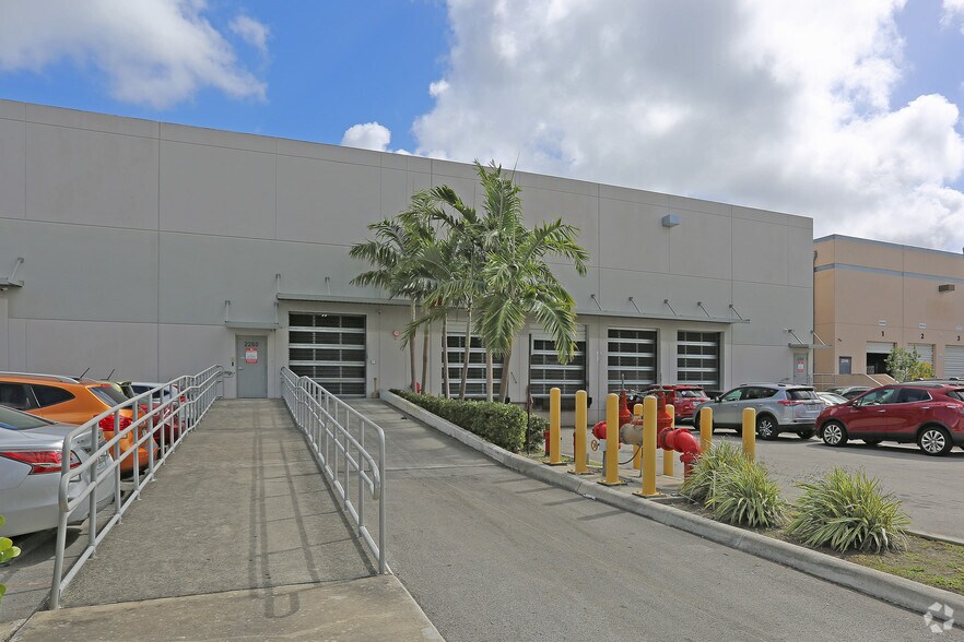 More Photos Of 2260 NW 114th Ave, Doral Warehouse For Lease