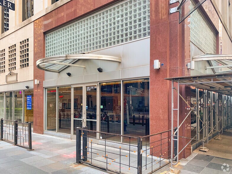 More Photos Of 914 Main St, Houston Apartments For Lease