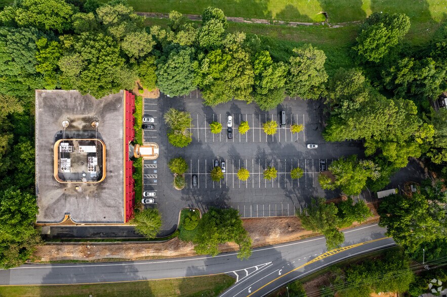 More Photos Of 9755 Dogwood Rd, Roswell Office For Lease