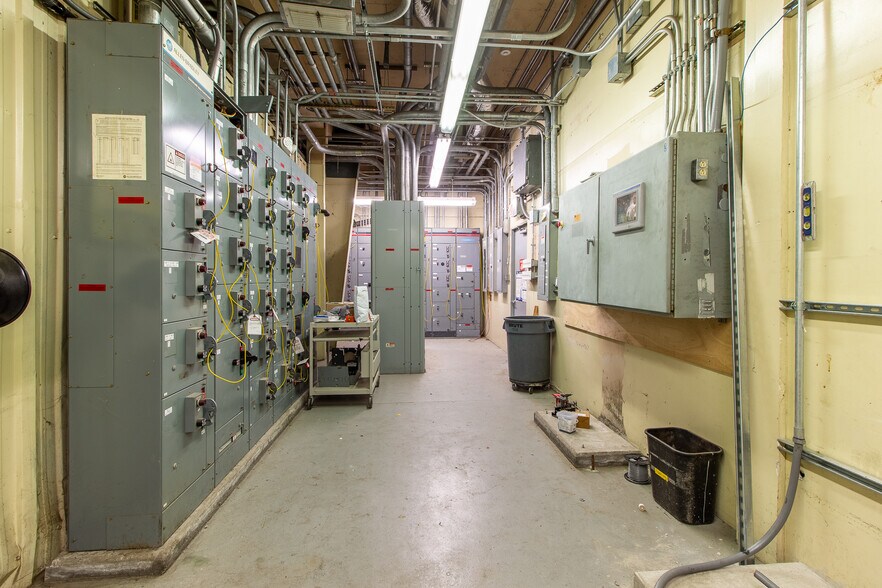 More Photos Of 310 Cypress Rd, Ocala Manufacturing For Sale