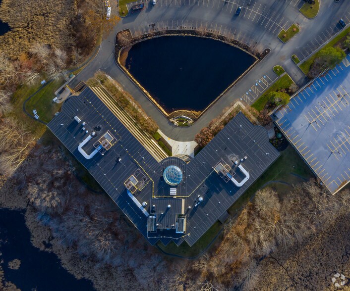 More Photos Of 101 Edgewater Dr, Wakefield Unknown For Lease