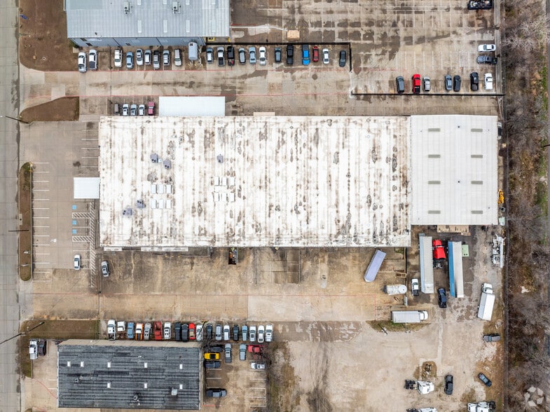More Photos Of 2747 Oakland Ave, Garland Warehouse For Lease
