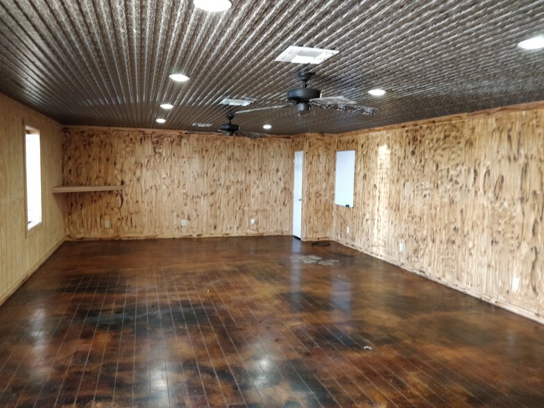 More Photos Of 7274 Seymour Hwy, Wichita Falls Warehouse For Lease