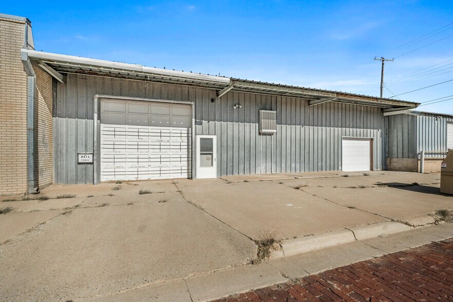 More Photos Of 712 SW 5th Ave, Amarillo Light Manufacturing For Sale