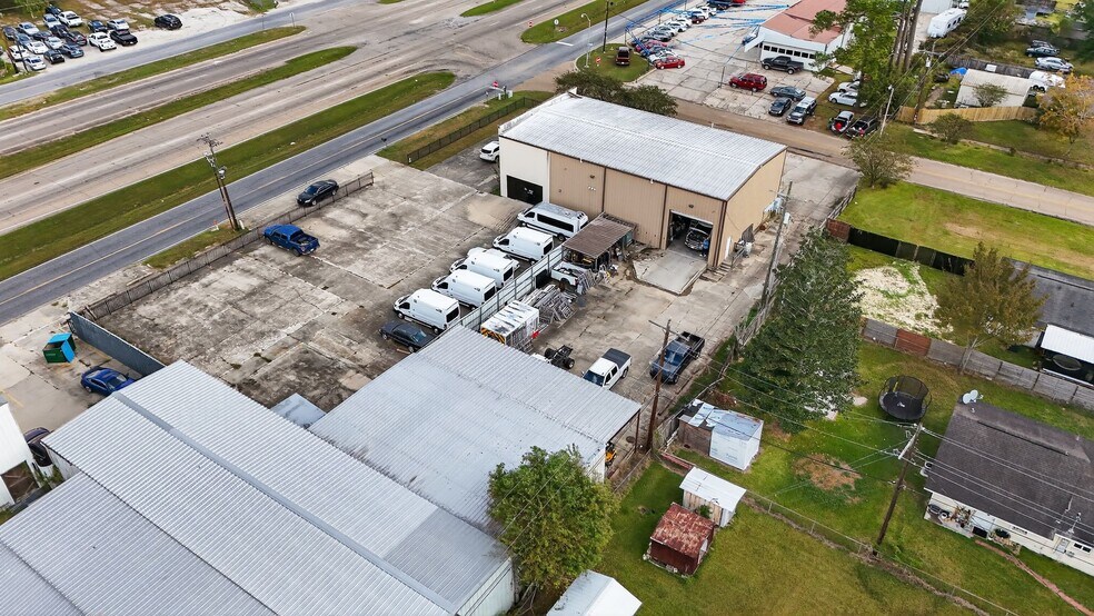 More Photos Of 15590 Florida Blvd, Baton Rouge Showroom For Sale