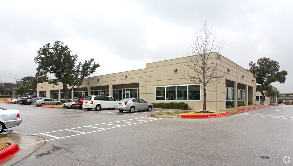More Photos Of 1101 Arrow Point Dr, Cedar Park Flex For Lease