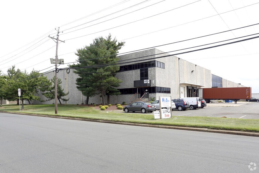 More Photos Of 41-49 Executive Ave, Edison Warehouse For Lease