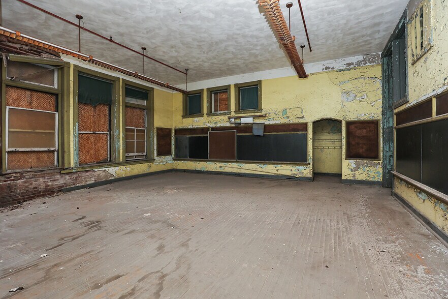 More Photos Of 4224 Fair Ave, Saint Louis Flex For Sale