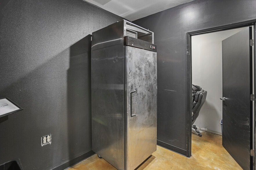 More Photos Of 31815 E Historic Columbia RI Hwy, Troutdale Convenience Store For Sale