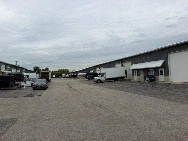 More Photos Of 1317 S Schoolhouse Rd, New Lenox Warehouse For Lease
