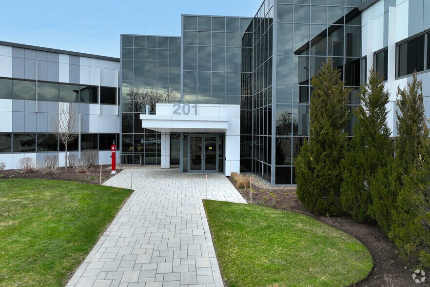 More Photos Of 201 Edgewater Dr, Wakefield Office For Lease
