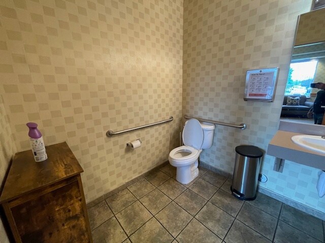 More Photos Of 5151 Gateway Blvd, Flint Medical For Sale