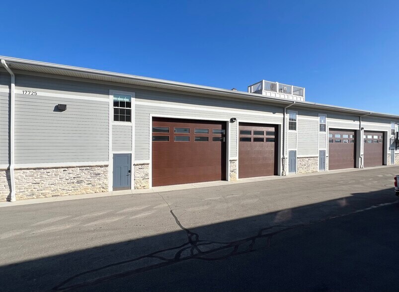 More Photos Of 17725 Motor District Cir, Carmel Showroom For Sale