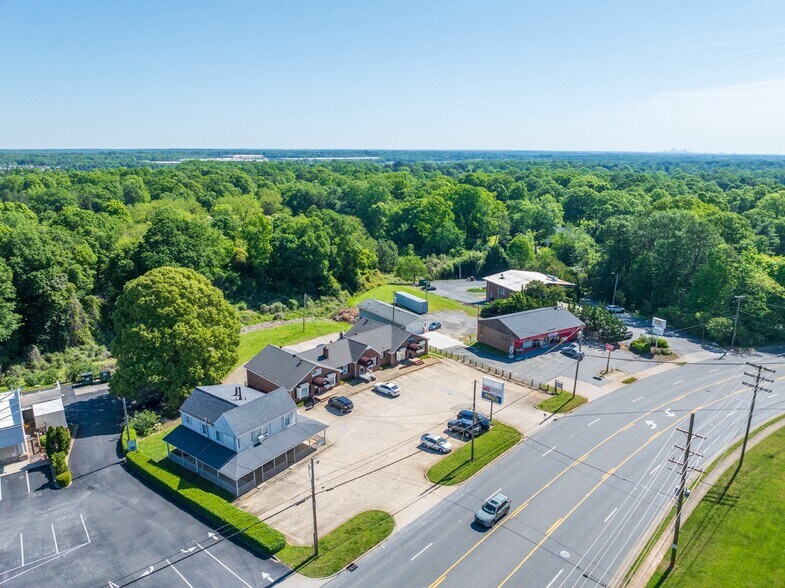 More Photos Of 998-1002 S New Hope Rd, Gastonia General Retail For Lease