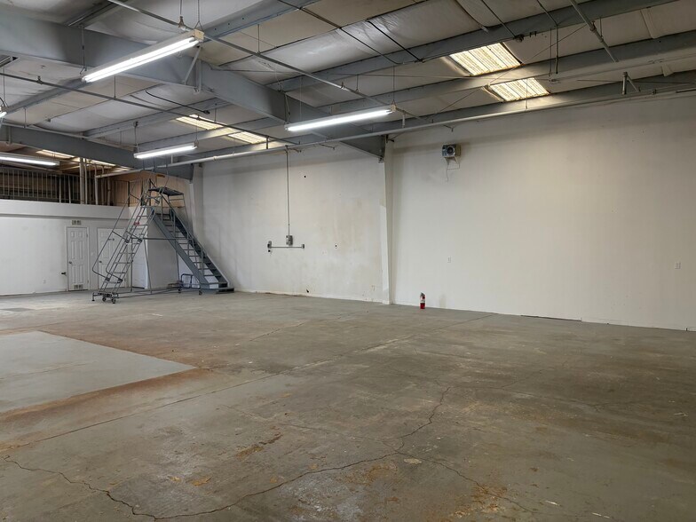 More Photos Of 1320 W 7900 S, West Jordan Manufacturing For Lease