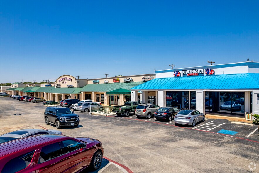 More Photos Of 15701-15759 San Pedro Ave, San Antonio Unknown For Lease